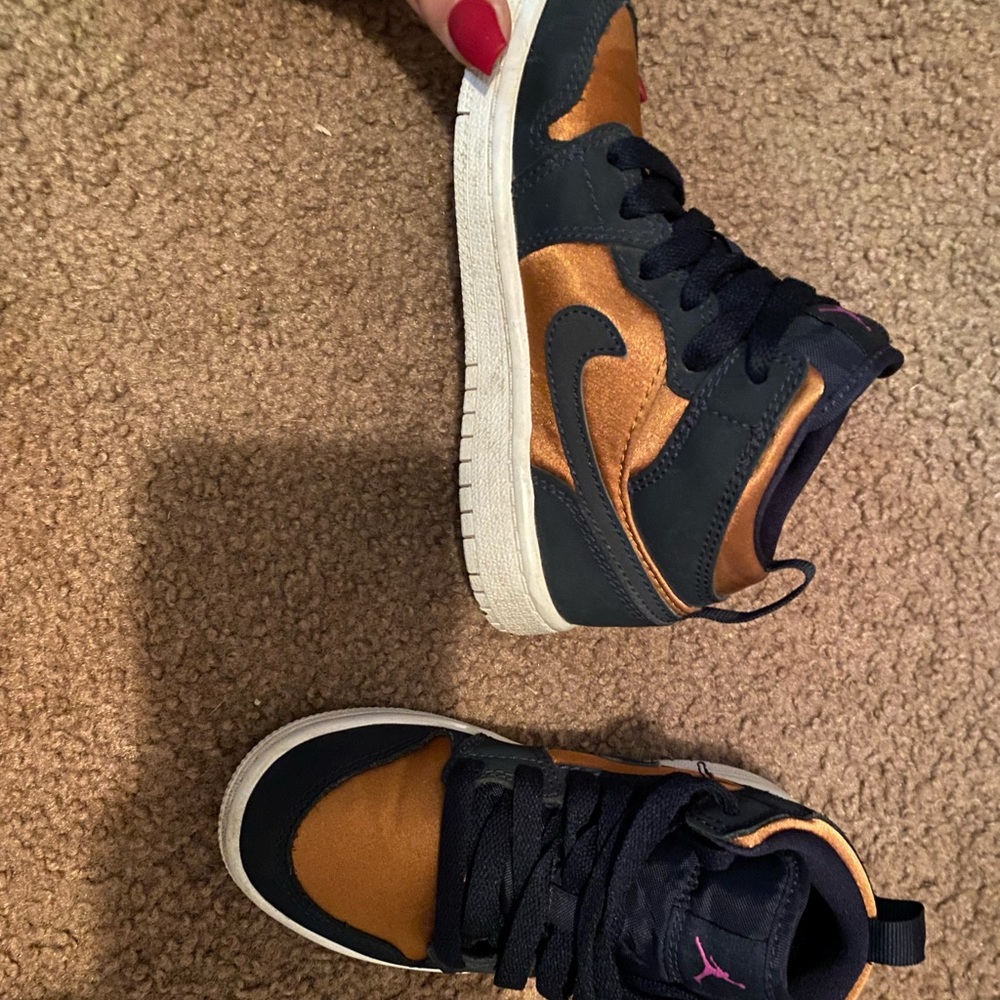 Nike kid shoes size 11